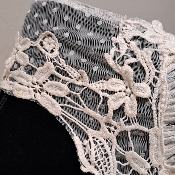 Urban Outiftters Silence & Noise Sleeveless Lace Neck Top Size Md Semi-Sheer - Picture 3 of 9